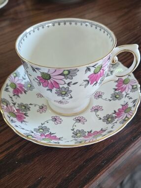 TUSCAN Fine EnglishVintage Floral Teacup and Saucer
